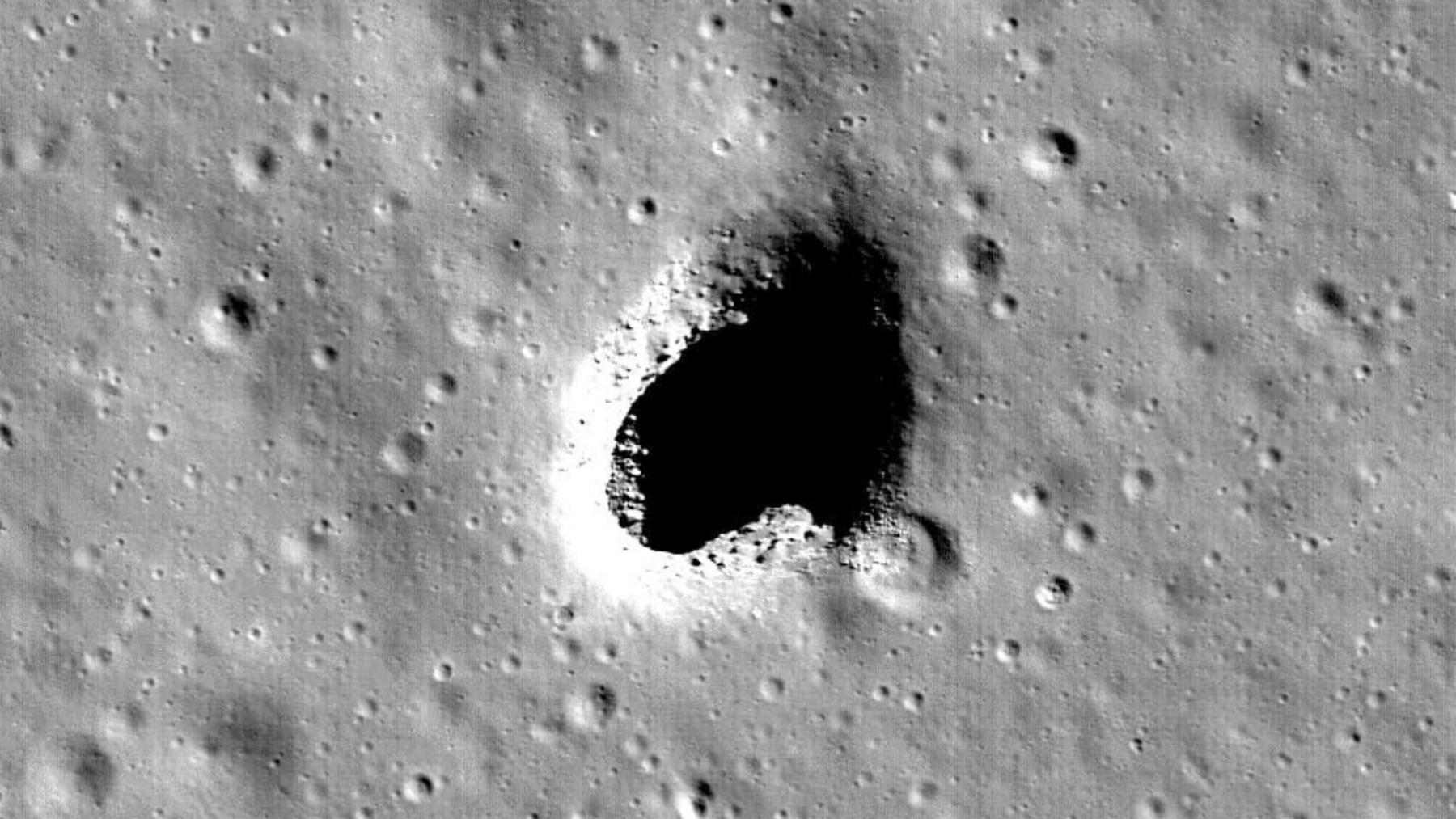 Descubren una cueva en la Luna que podría servir a los astronautas